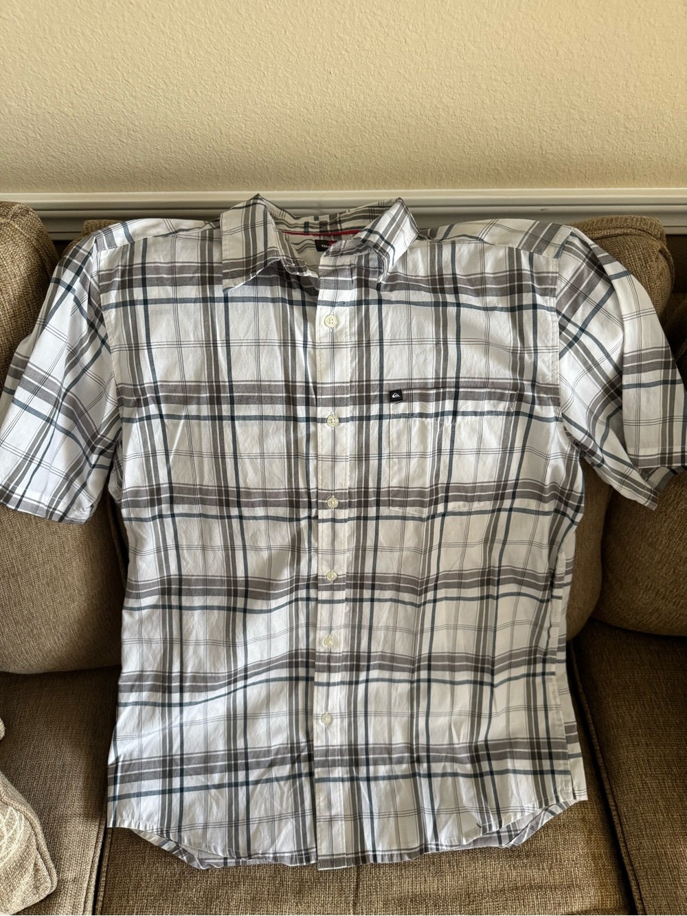 Quiksilver Men’s White & Gray Plaid Short-Sleeve Button-Up Shirt